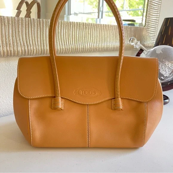 Tod’s D Bag Handbag - Camel / Tan Leather Shoulder Bag
